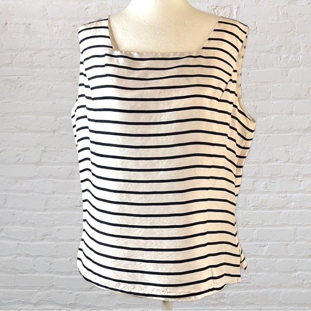 𝅺ISC 100% silk black and white horizontal striped top. Size medium. Sleeveless.